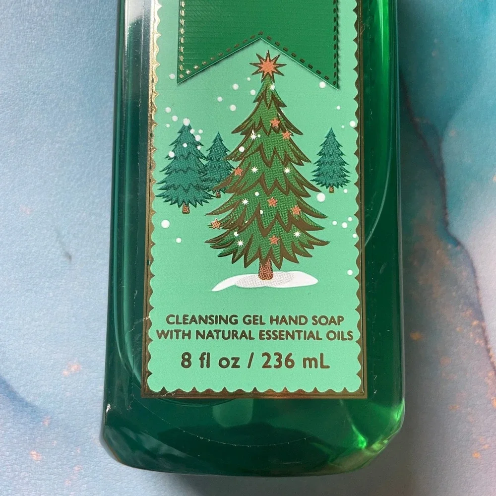 Bath & Body Works Foaming Hand Soap Tree Farm Gentle & Clean 8.75 fl oz‎ NEW